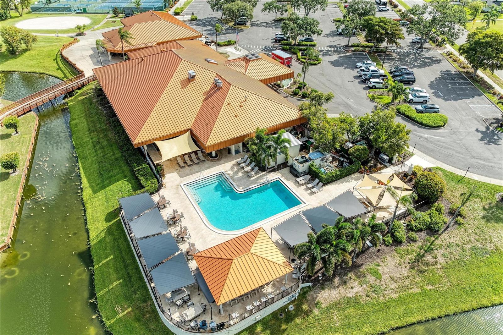 4909 CLUBVIEW CT E