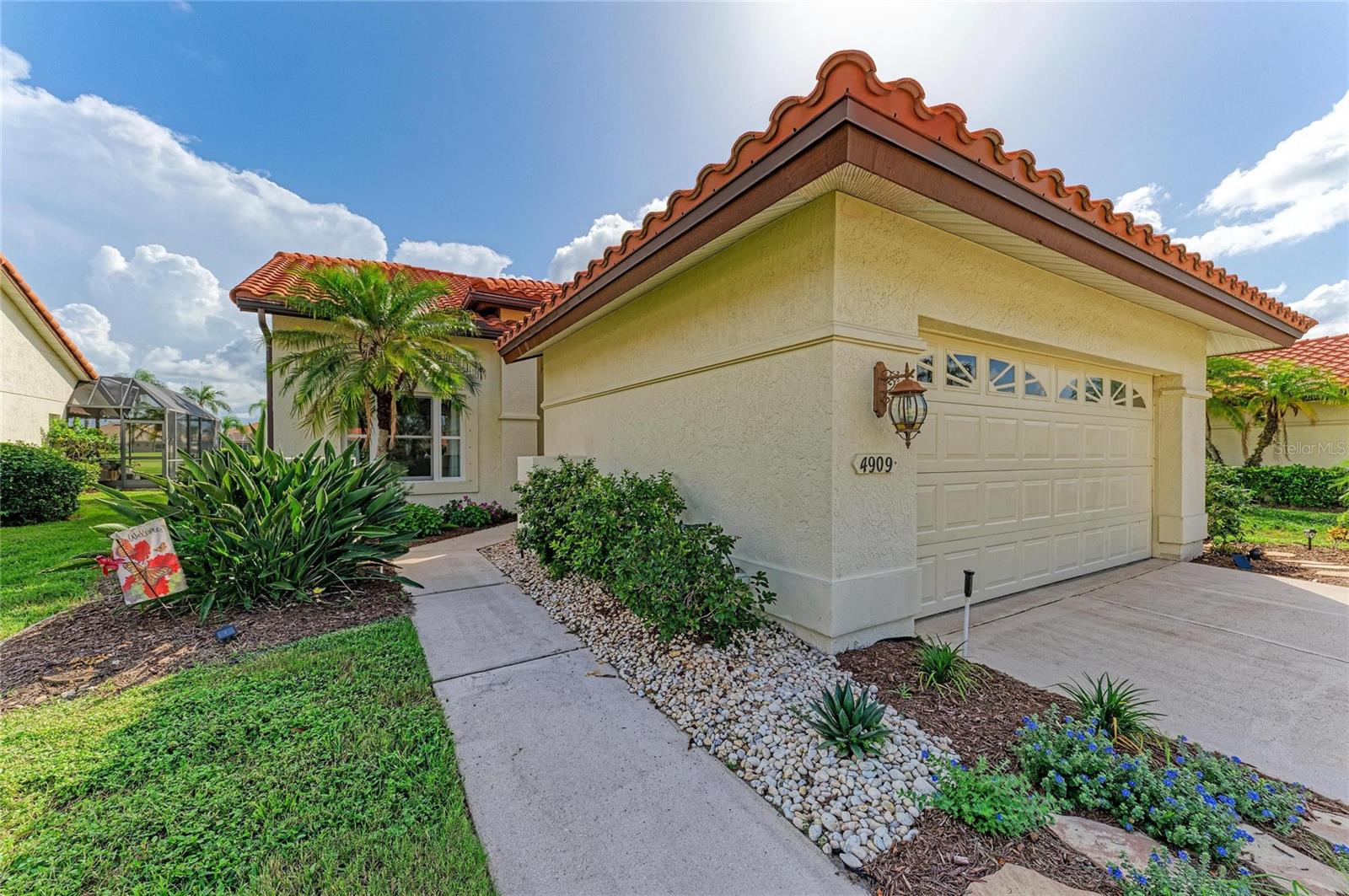4909 CLUBVIEW CT E