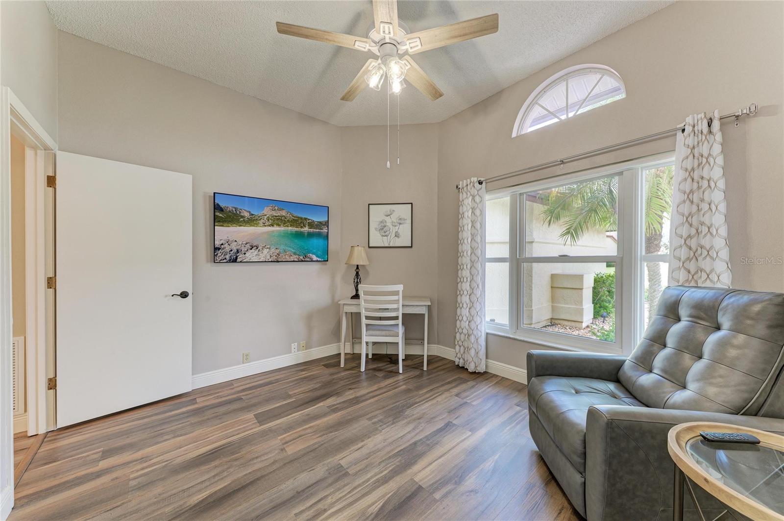 4909 CLUBVIEW CT E
