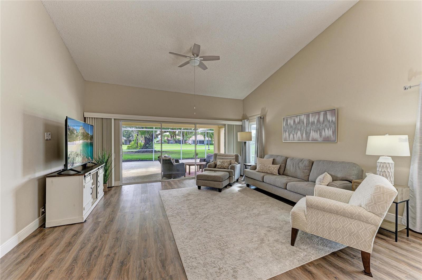 4909 CLUBVIEW CT E