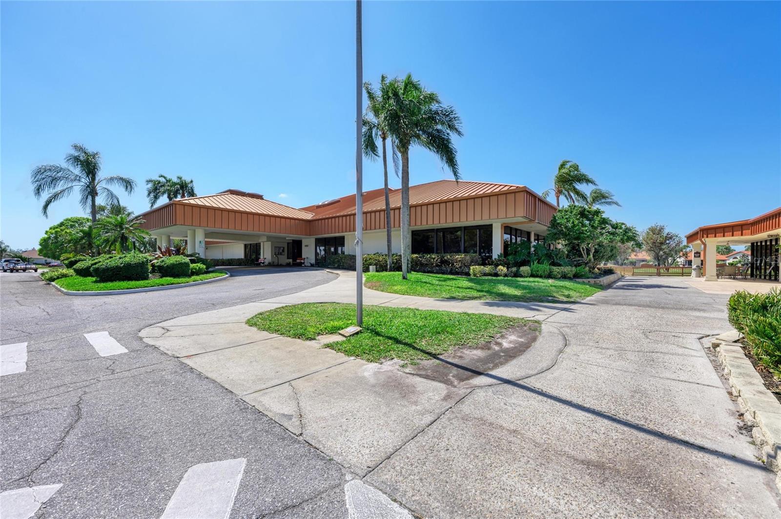 4909 CLUBVIEW CT E