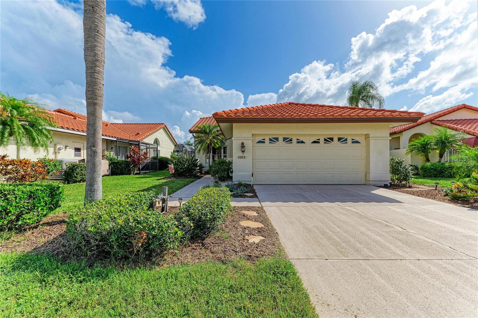 4909 CLUBVIEW CT E