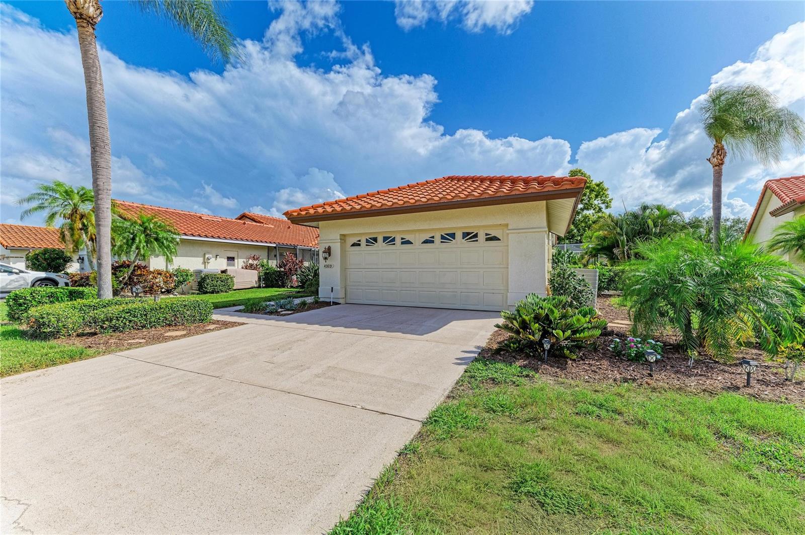 4909 CLUBVIEW CT E