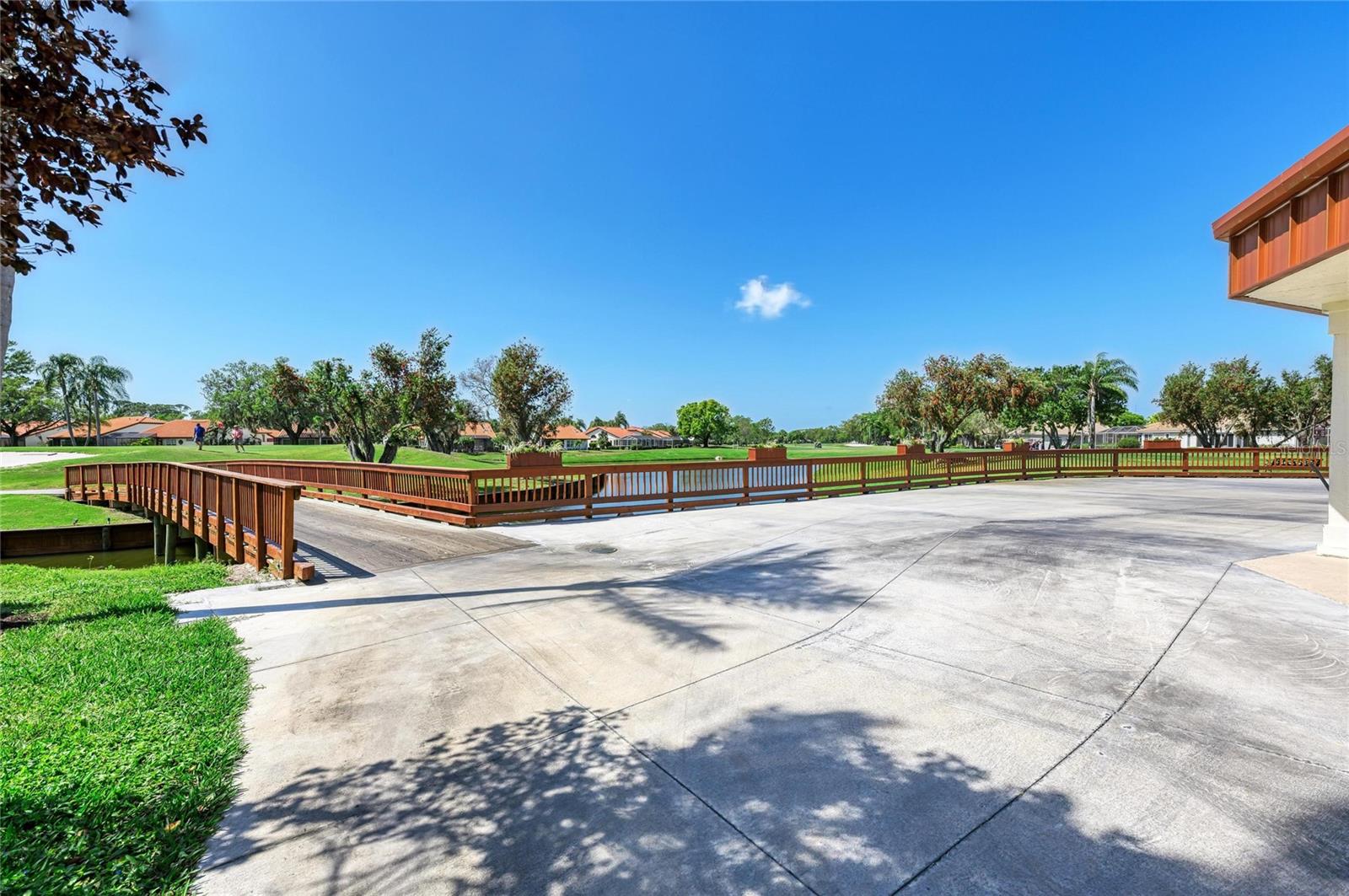 4909 CLUBVIEW CT E