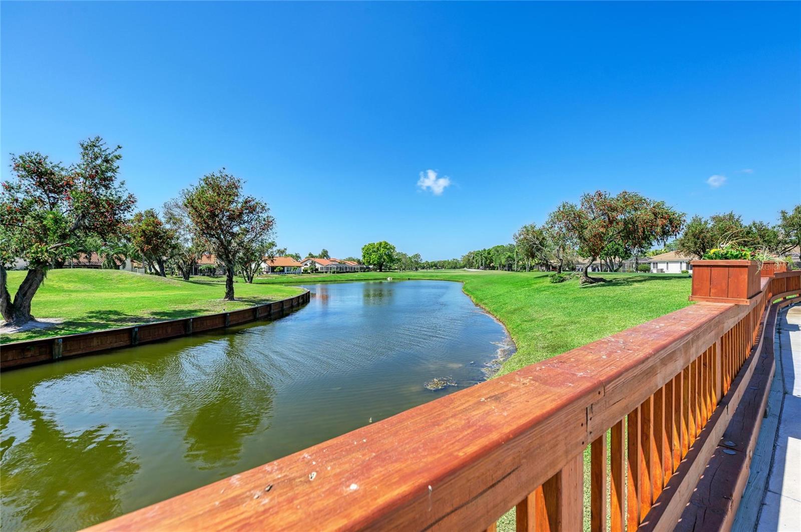 4909 CLUBVIEW CT E
