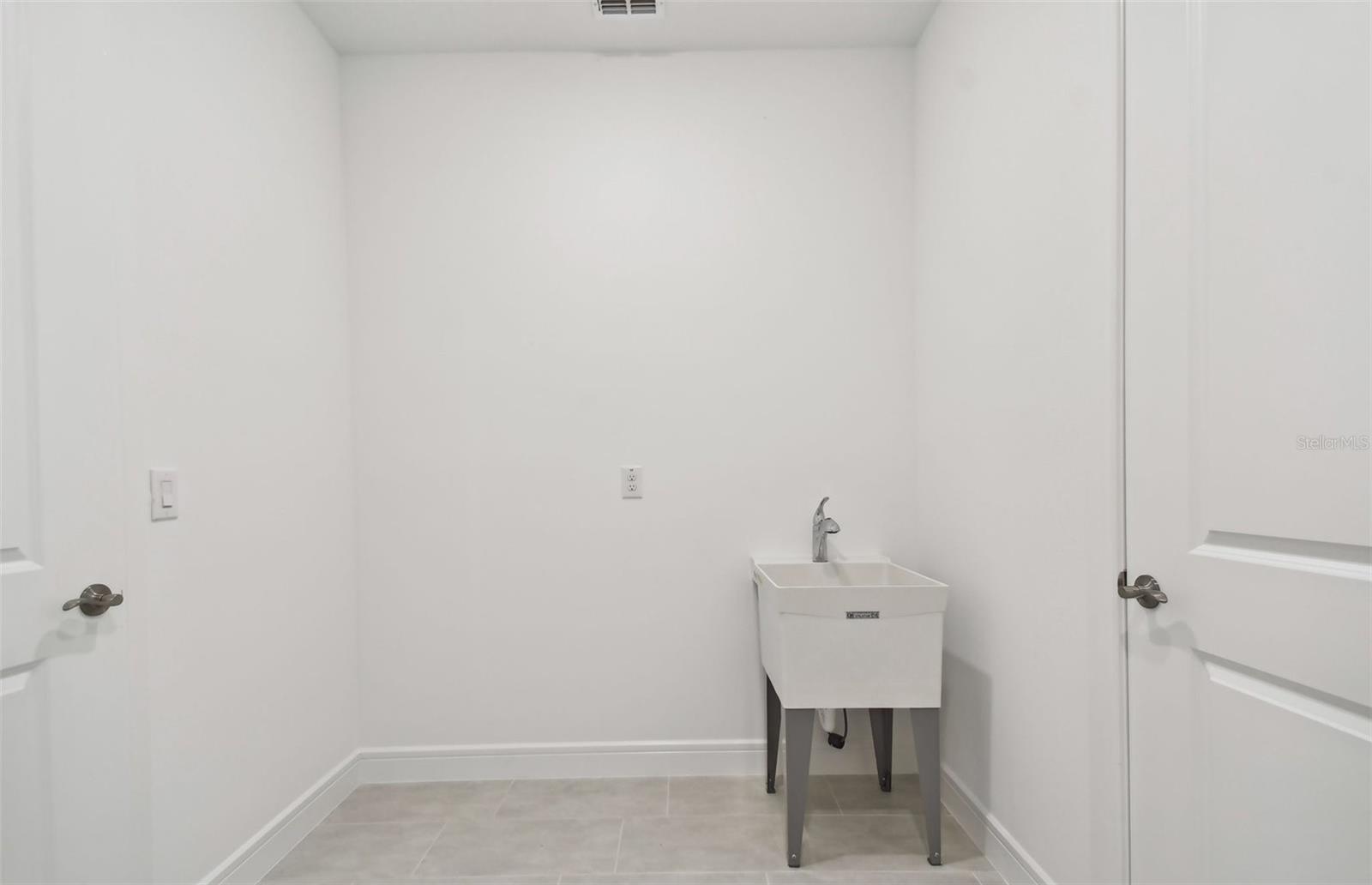 9368 BARRIER COAST TRL