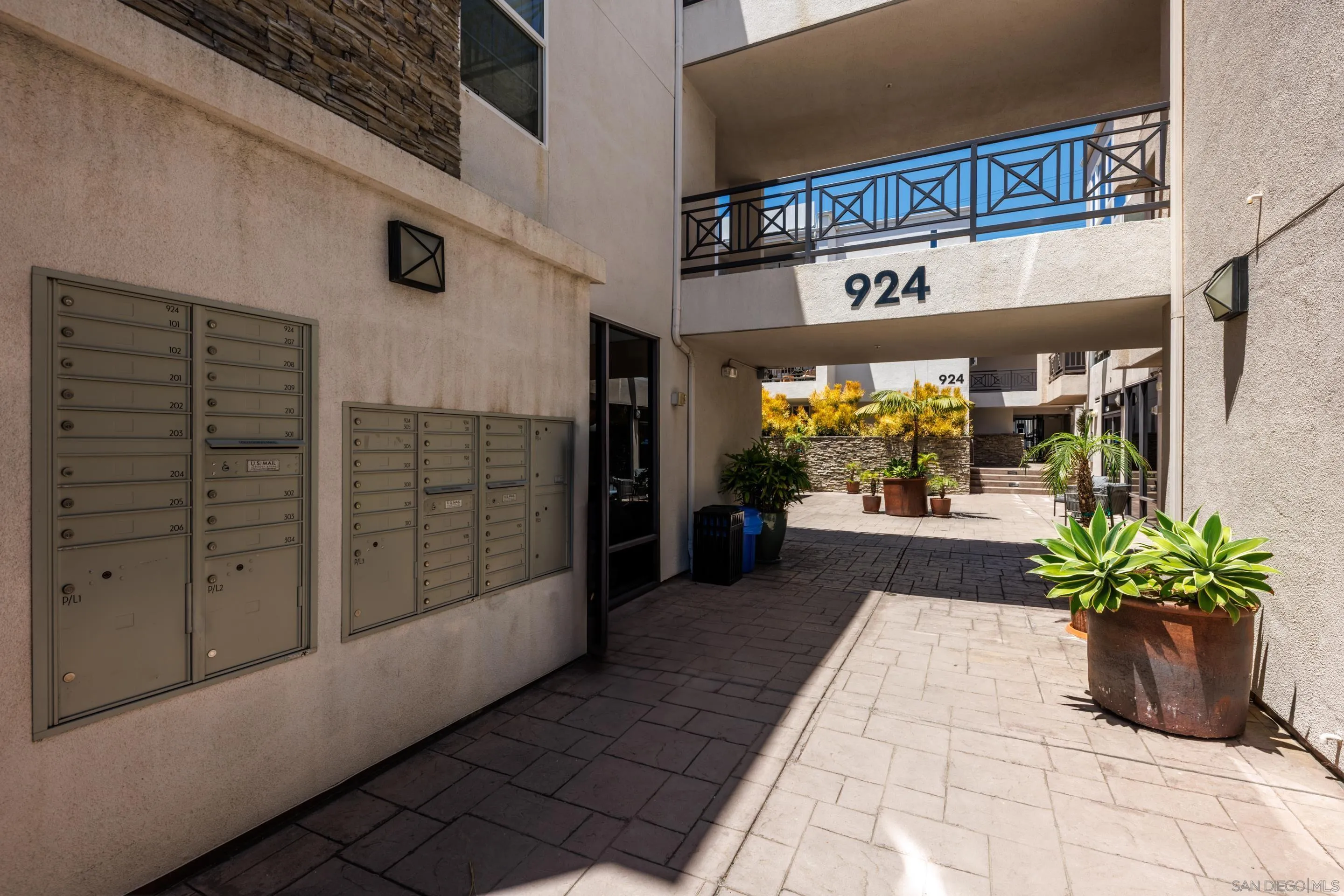 924 Hornblend Street