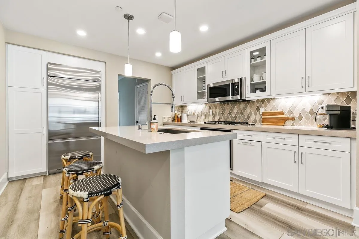 807 Santa Barbara Pl