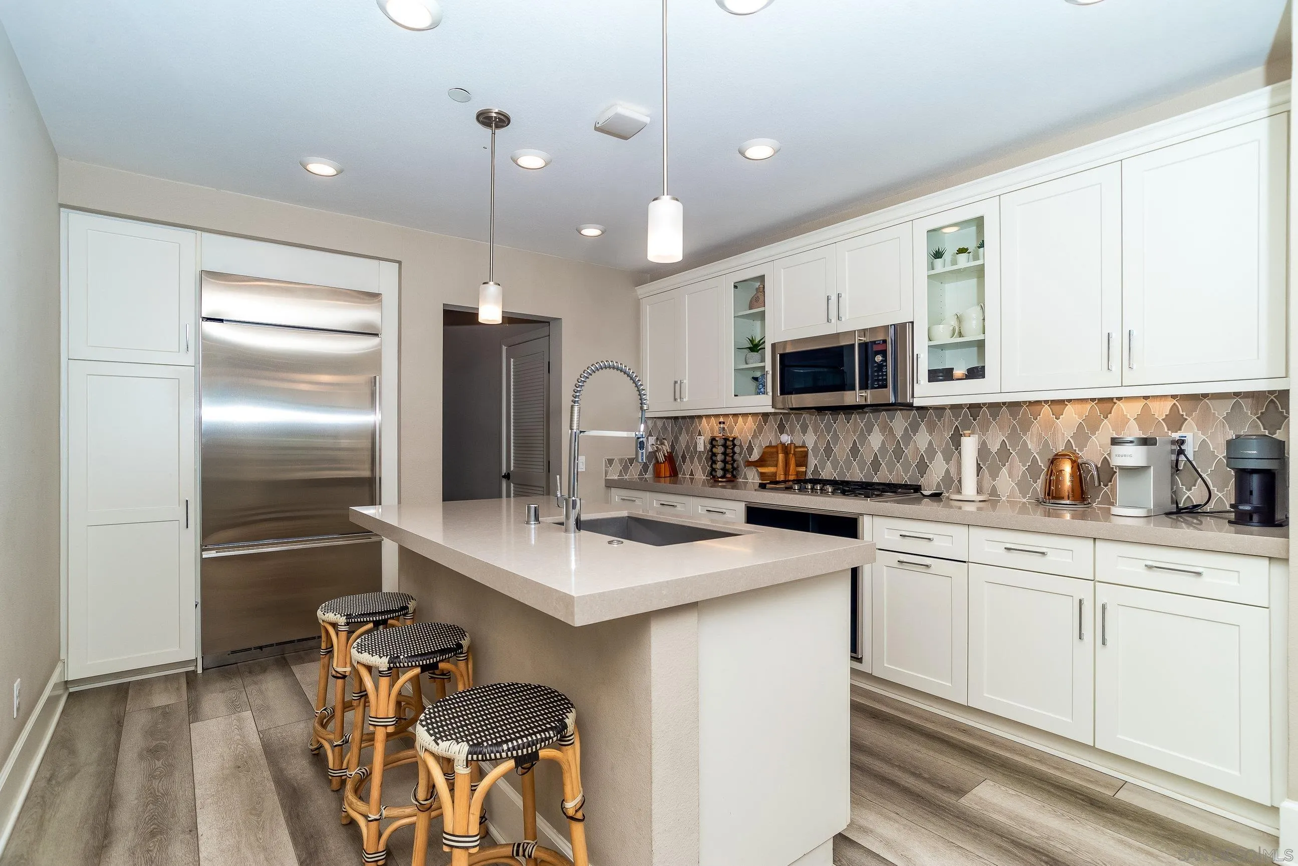 807 Santa Barbara Pl