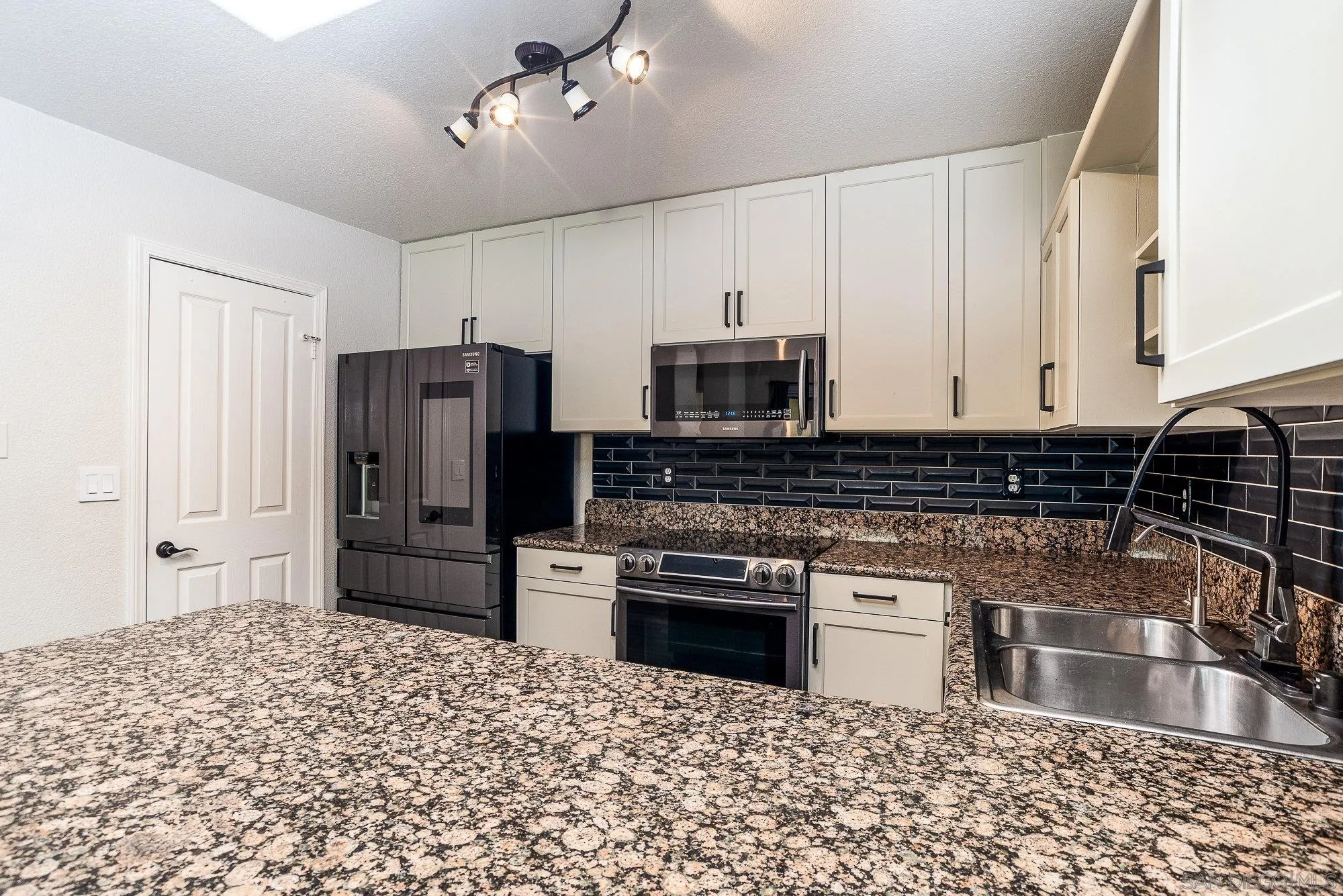 1548 Thomas Ave Unit 6