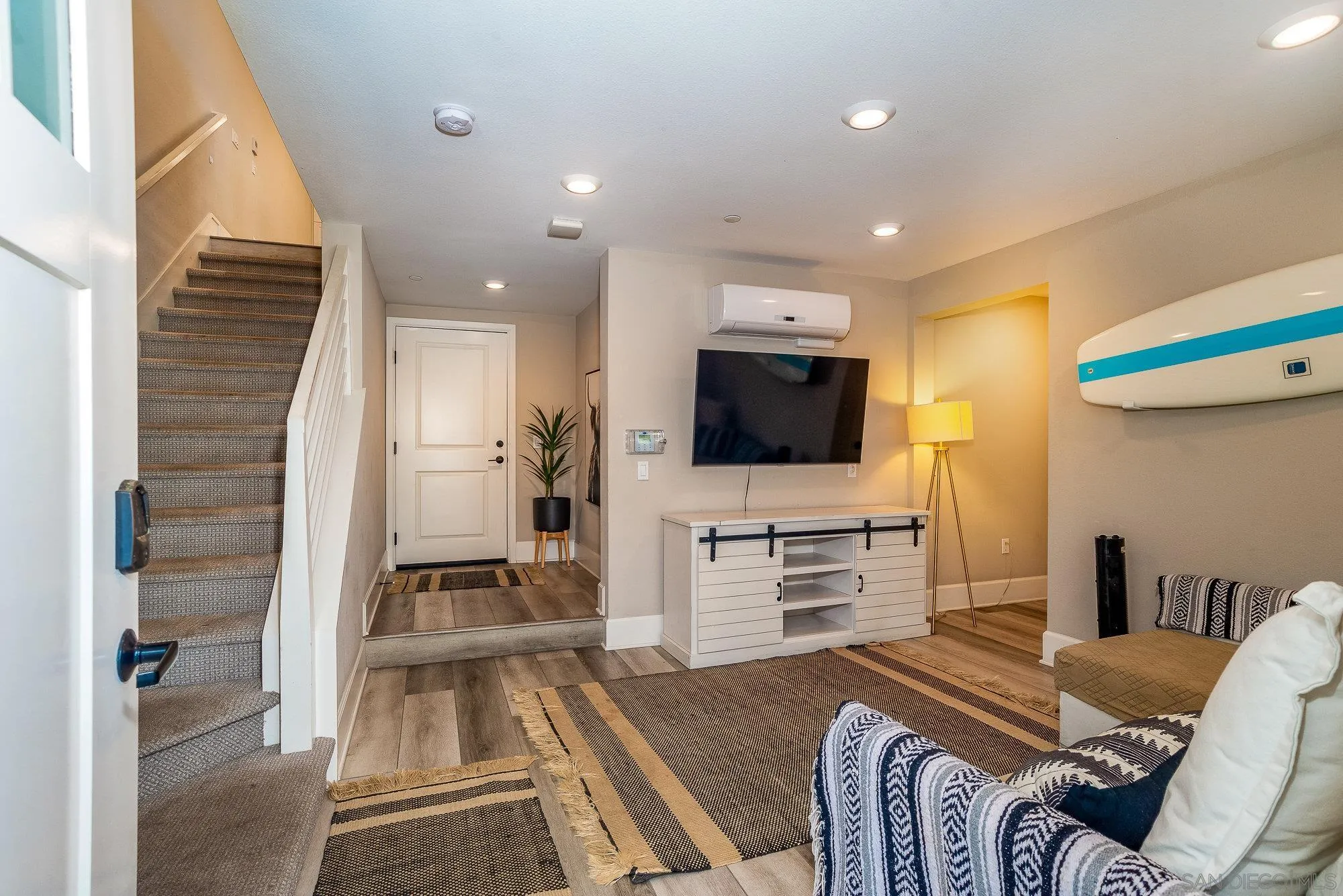 807 Santa Barbara Pl