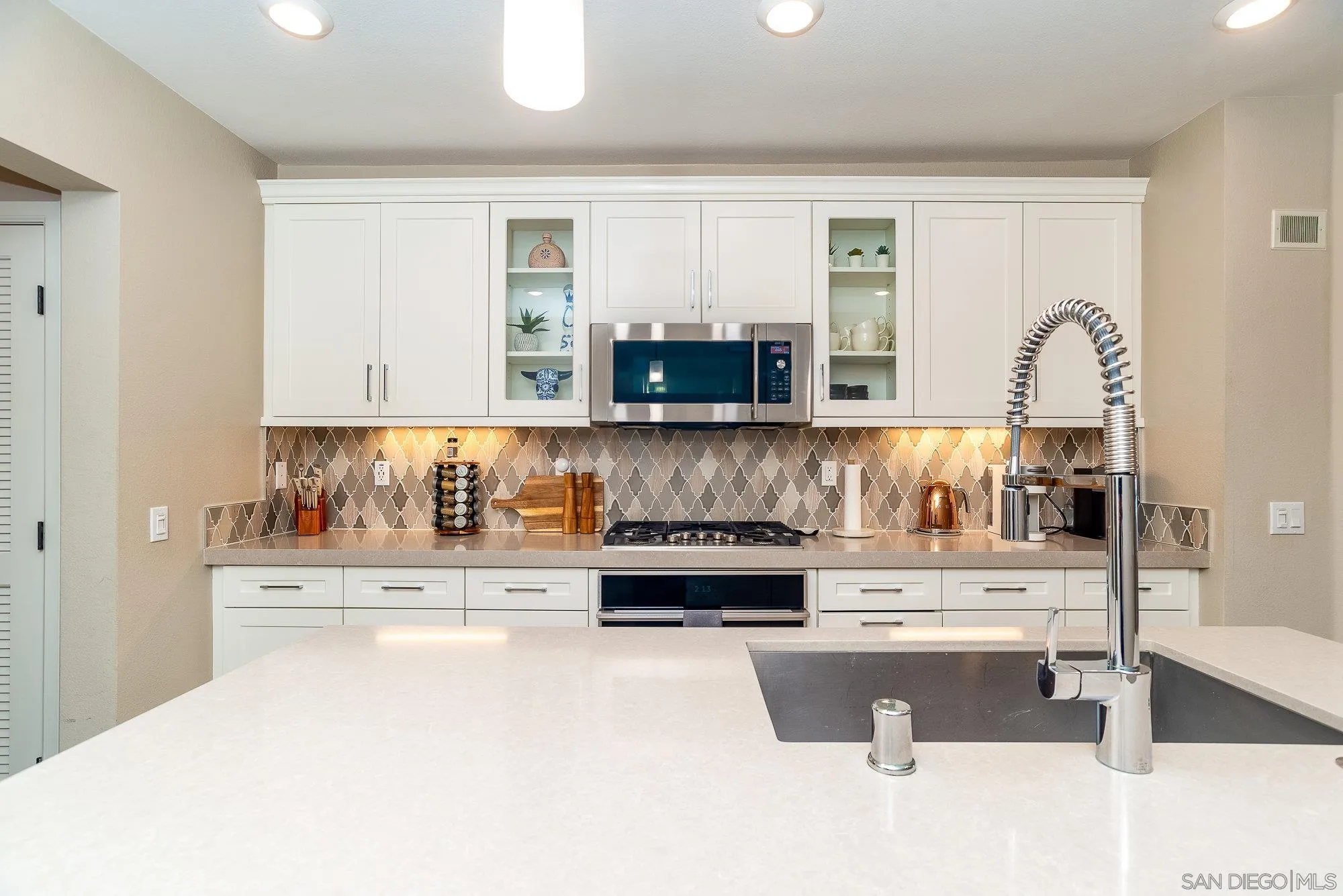 807 Santa Barbara Pl