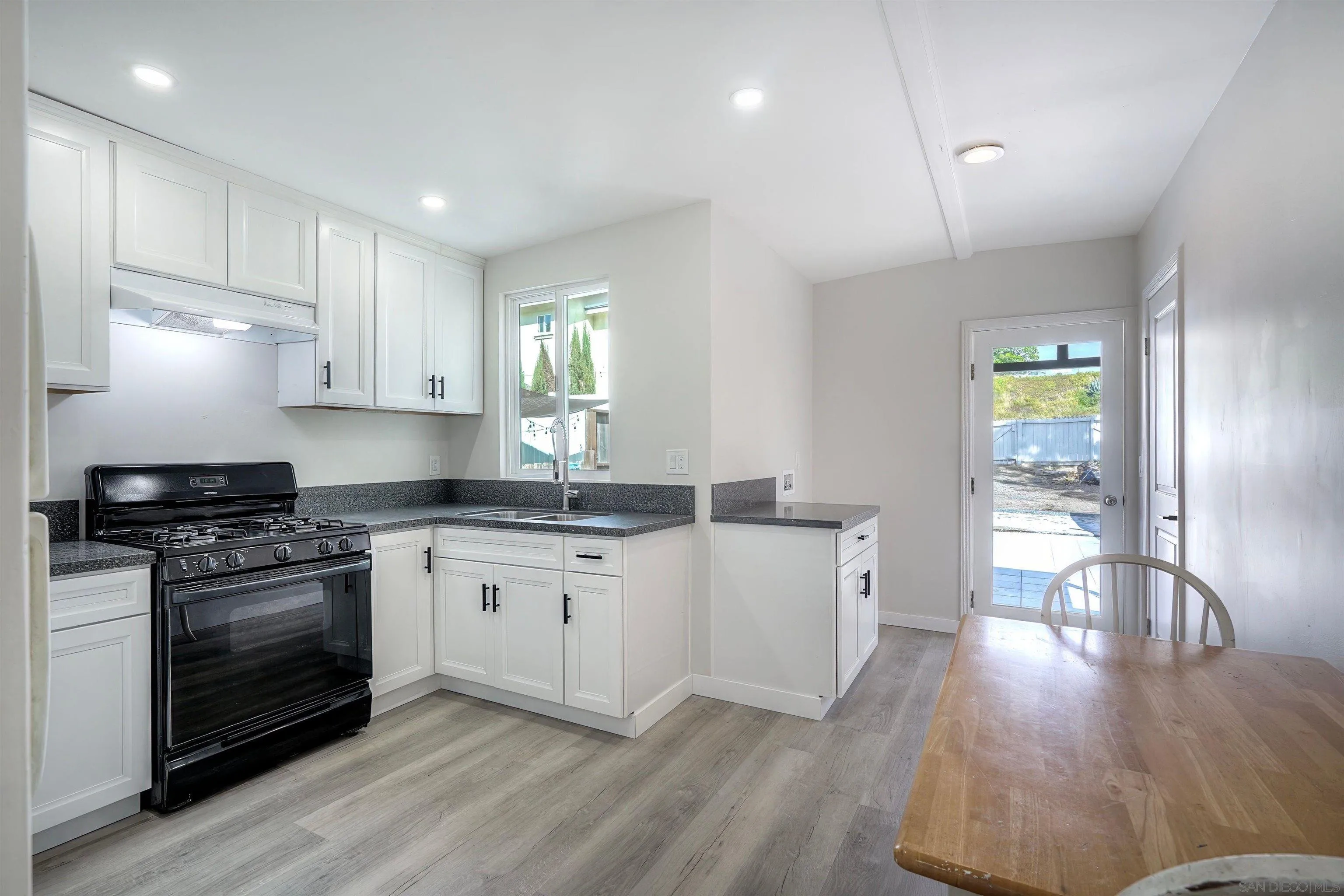 2548 Island Ave