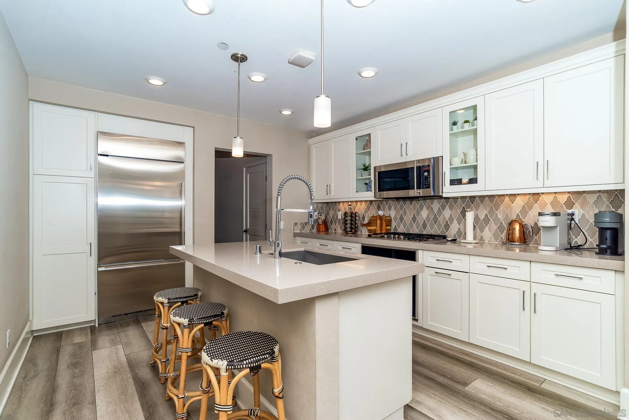 807 Santa Barbara Pl