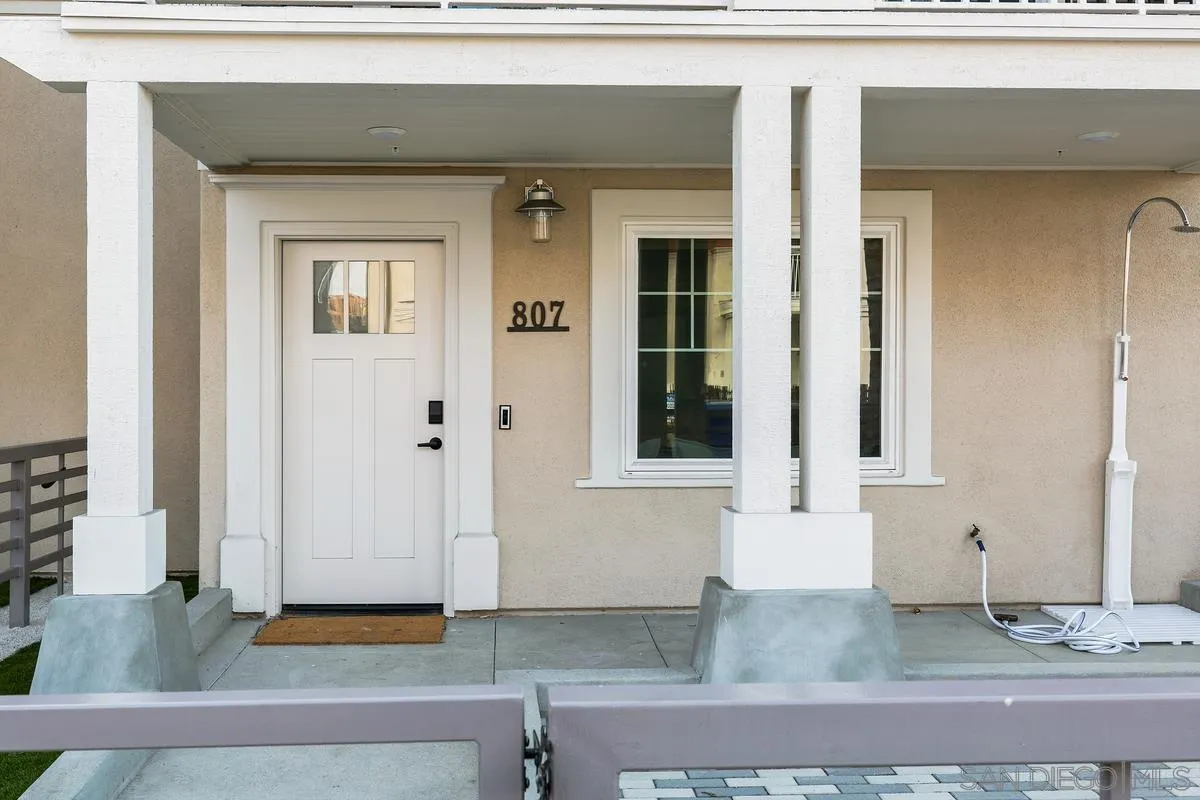 807 Santa Barbara Pl