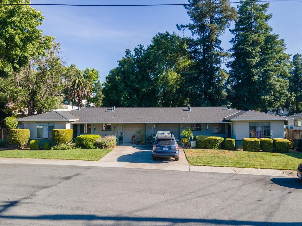 960 Michael DR