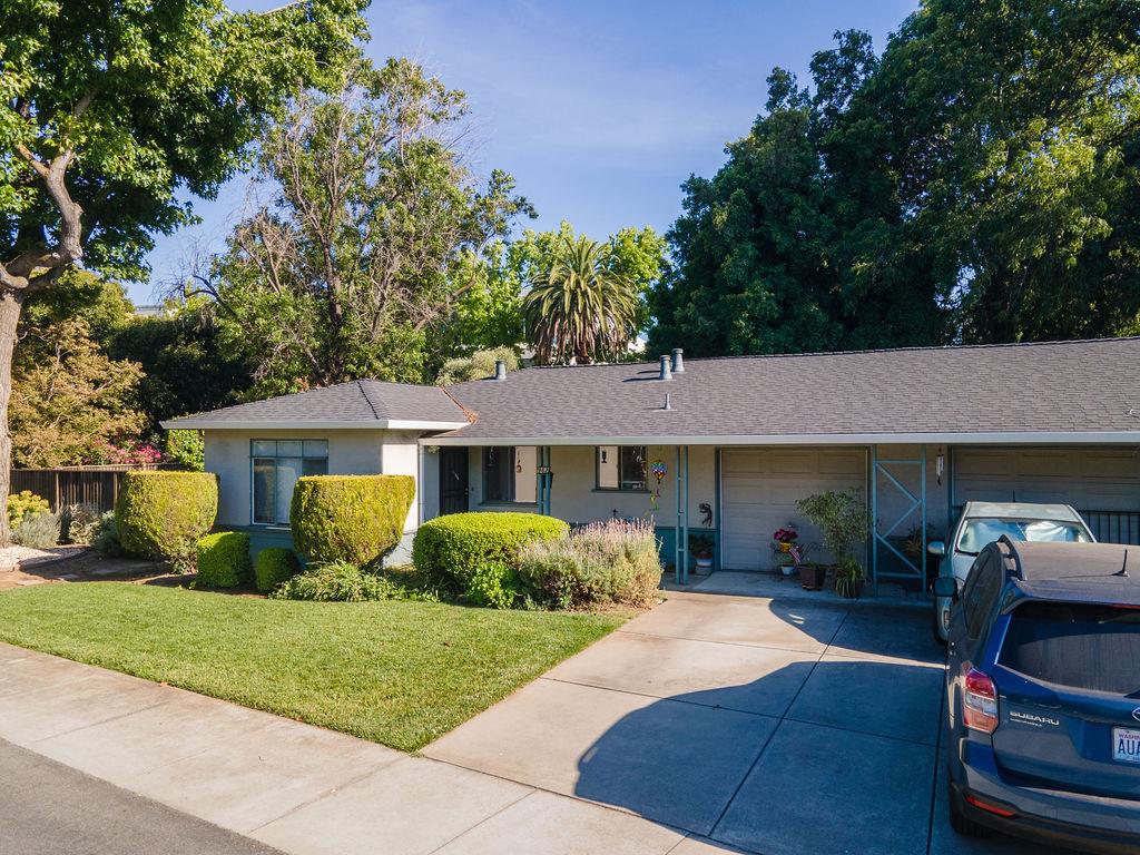 960 Michael DR