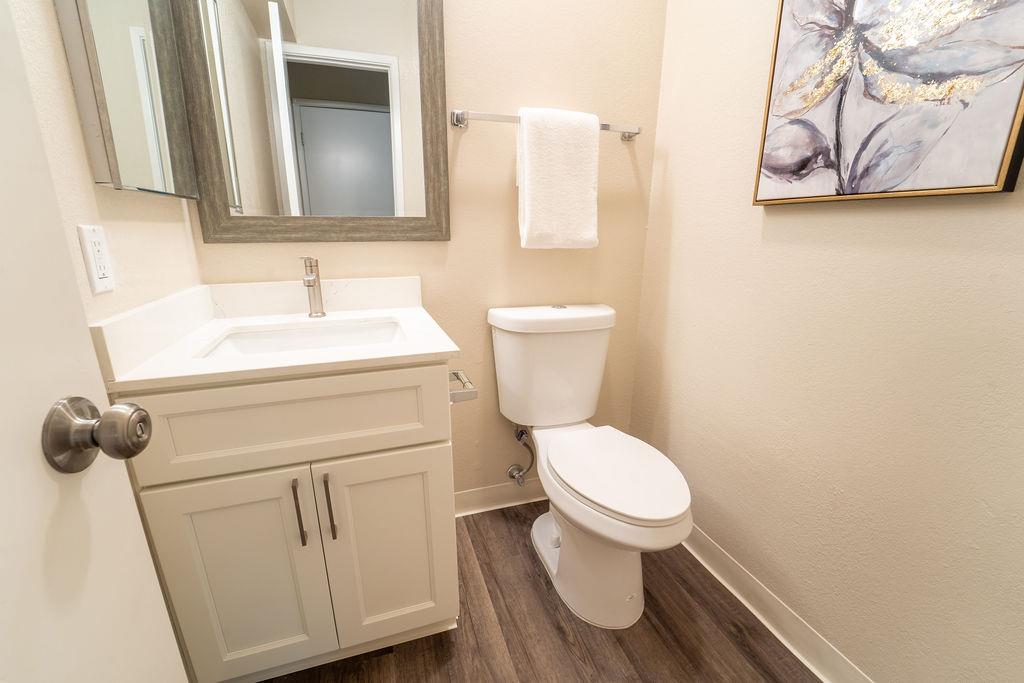 1005 Golf Course DR
