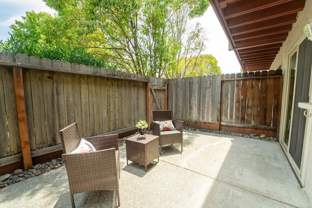 1005 Golf Course DR