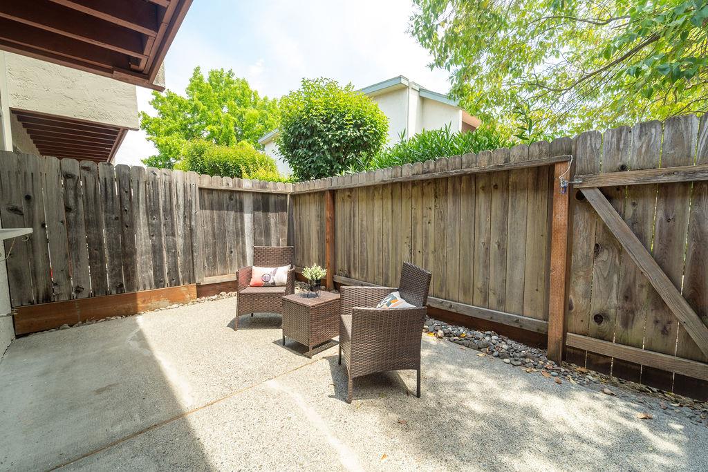 1005 Golf Course DR