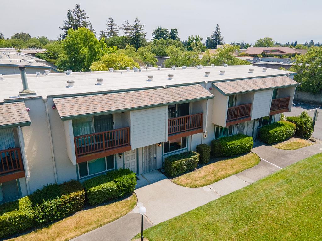 1005 Golf Course DR