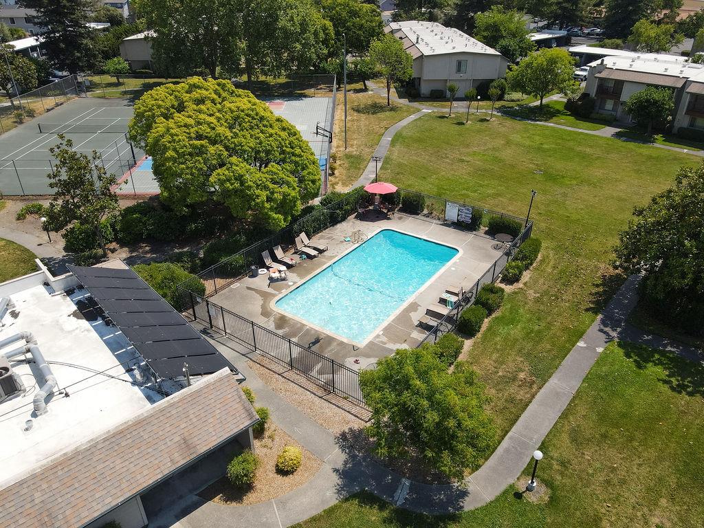 1005 Golf Course DR