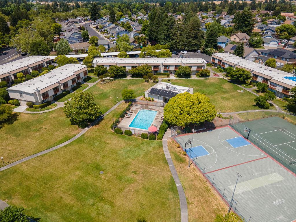 1005 Golf Course DR