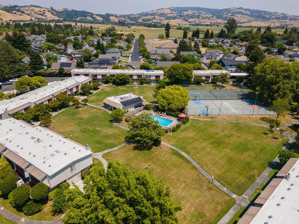 1005 Golf Course DR