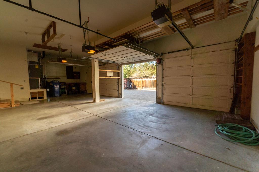 924 Hunter LN