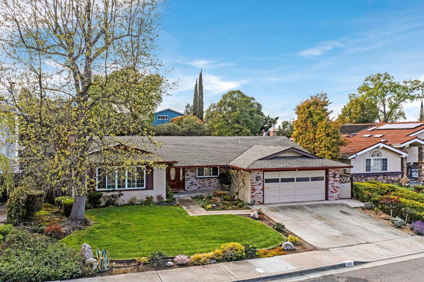 435 Ewing DR