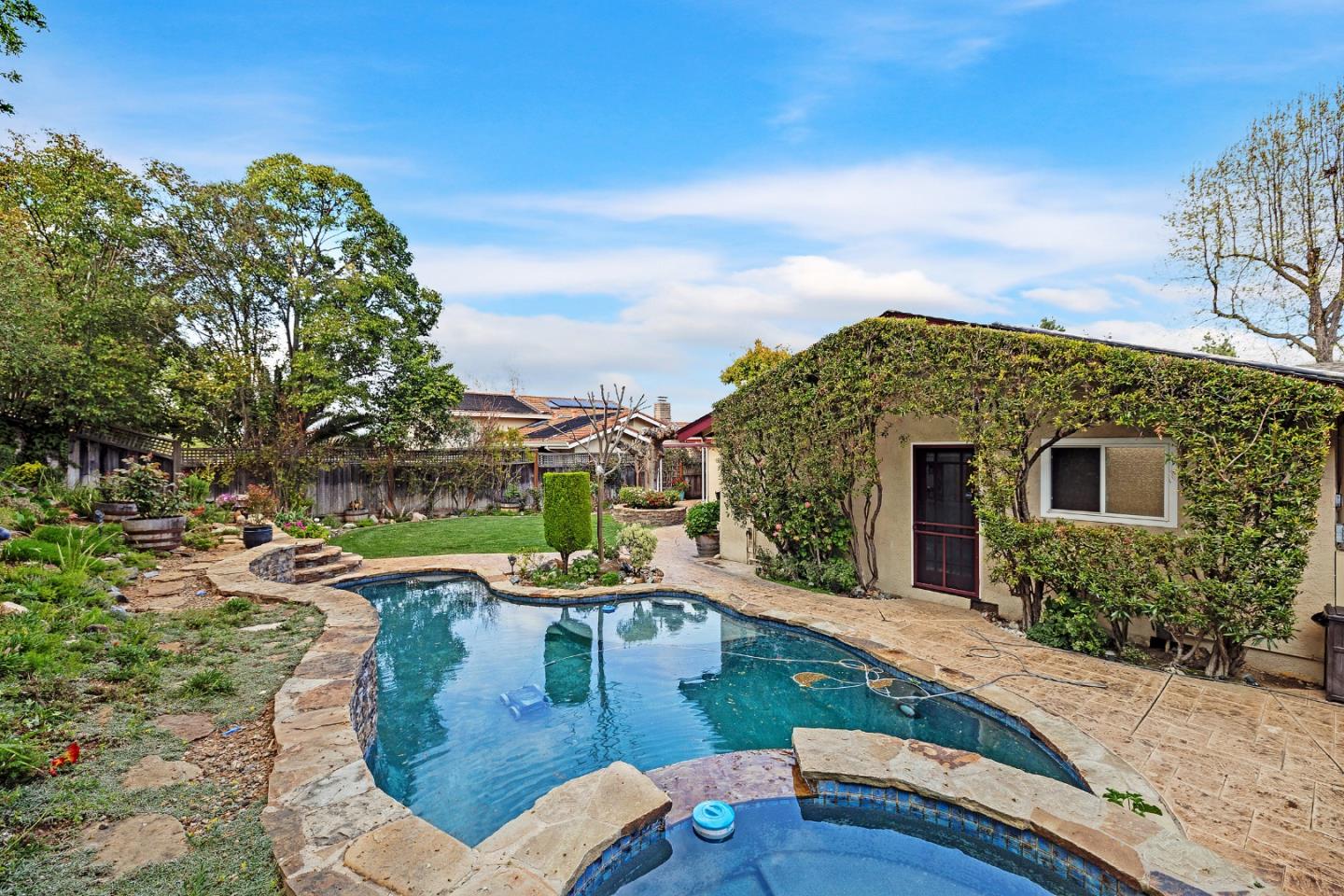 435 Ewing DR