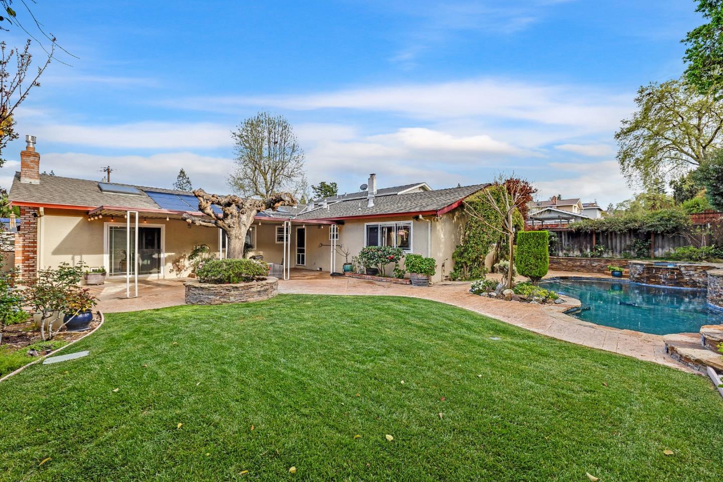 435 Ewing DR