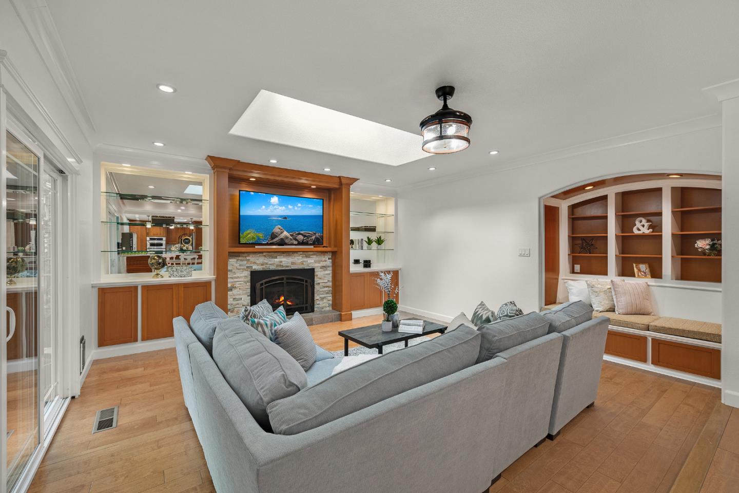 435 Ewing DR