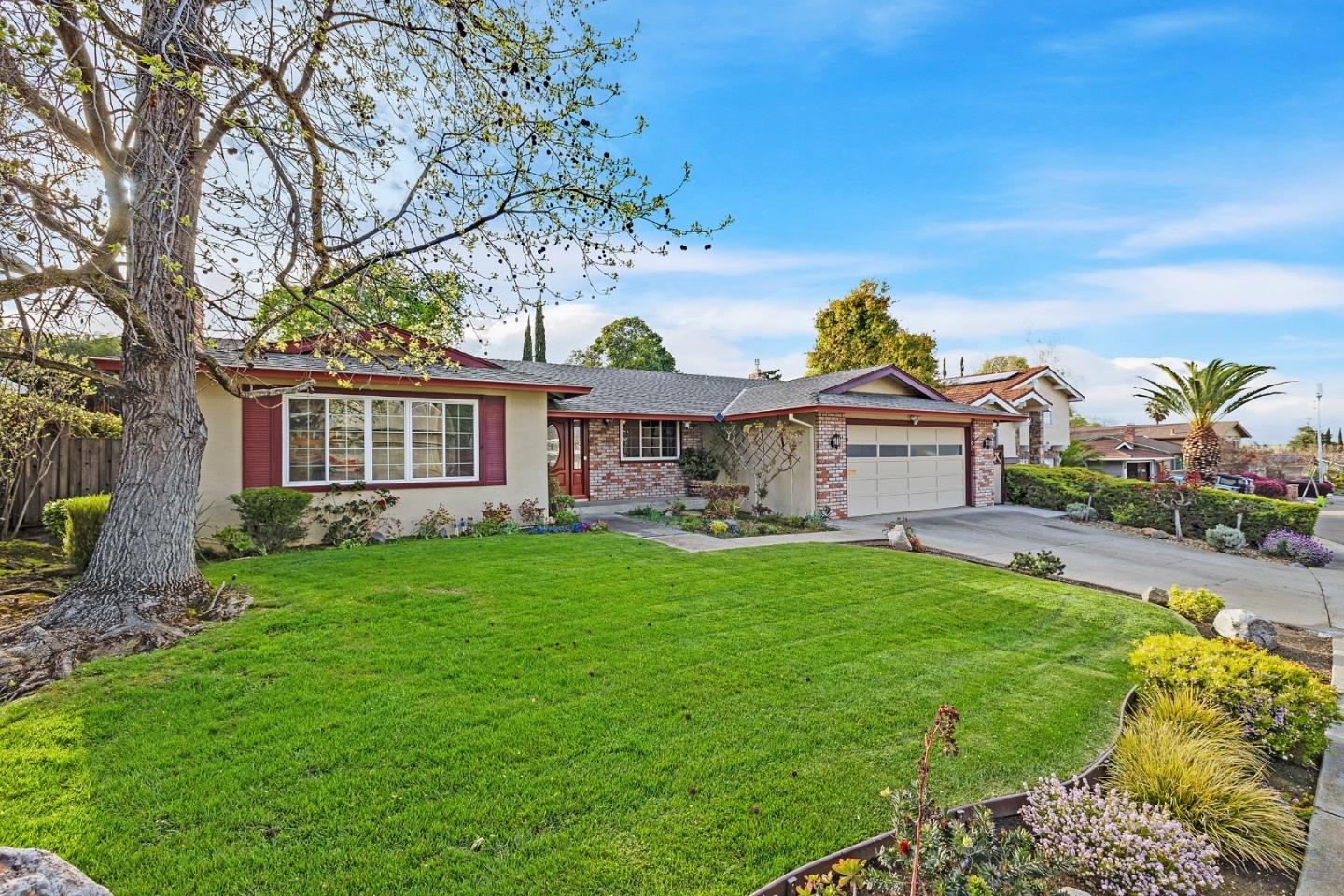 435 Ewing DR