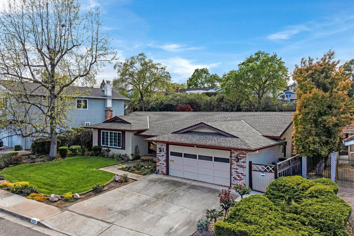 435 Ewing DR