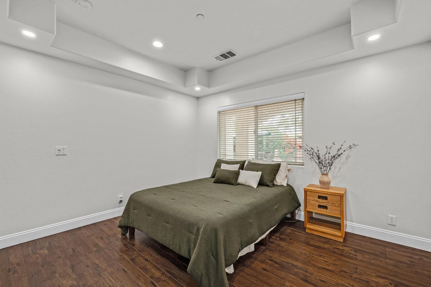 35724 Linda DR