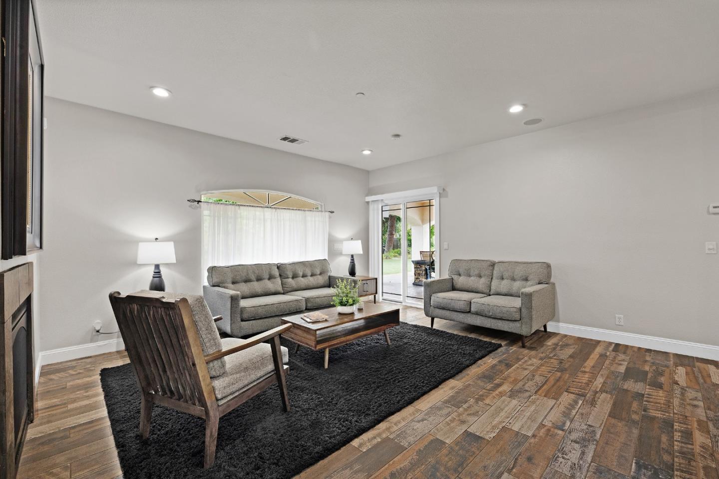35724 Linda DR