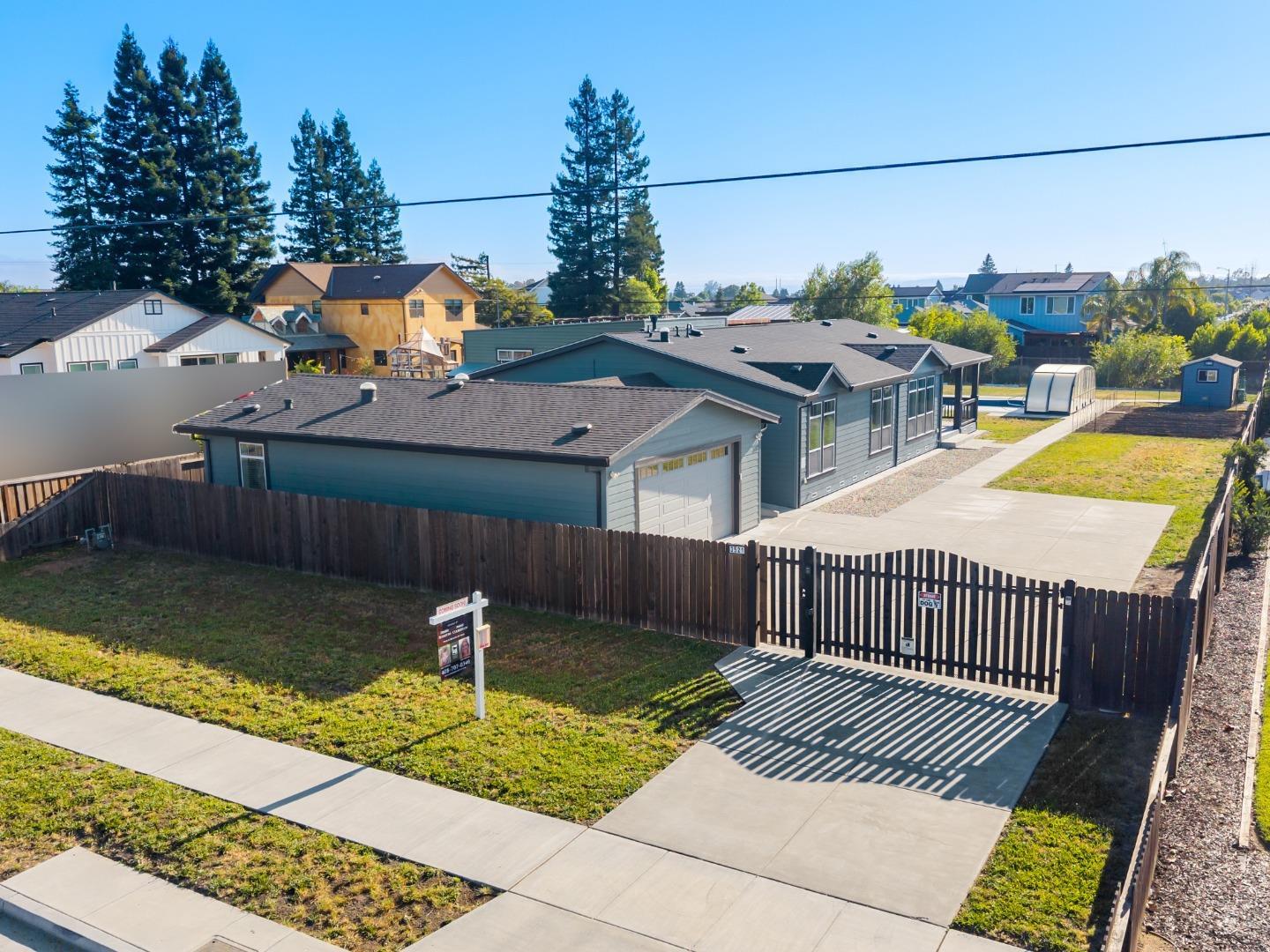 3521 Coffey LN