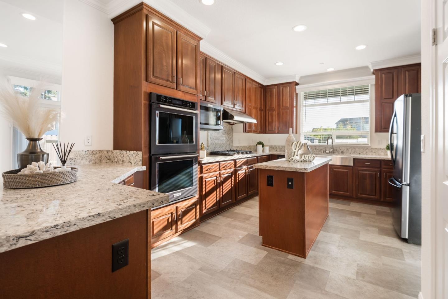 3521 Coffey LN