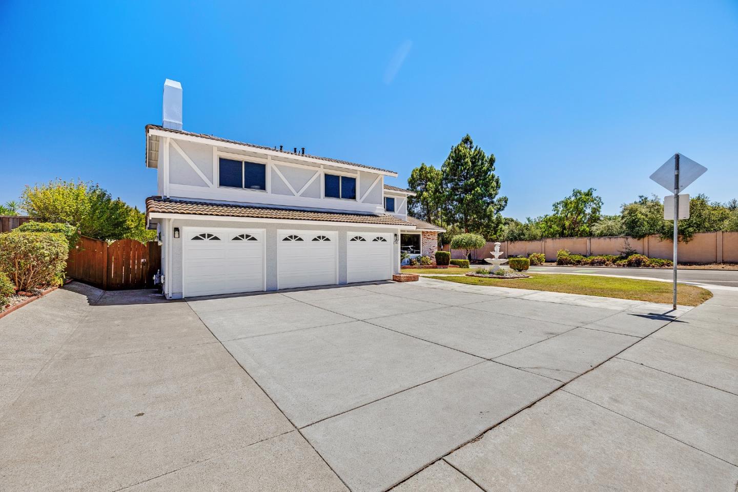 674 Canterbury PL