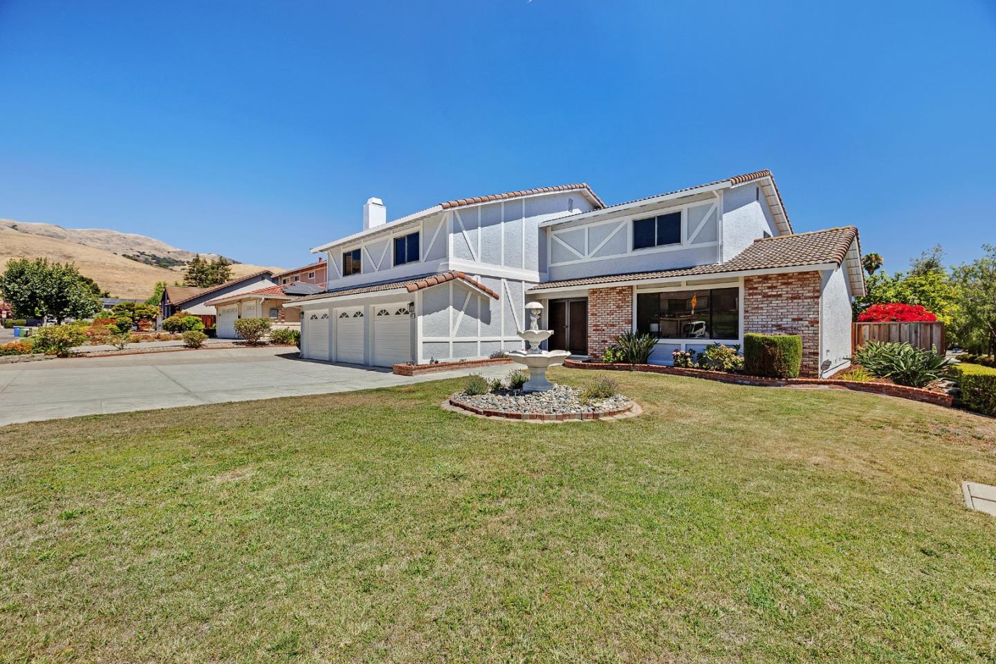 674 Canterbury PL
