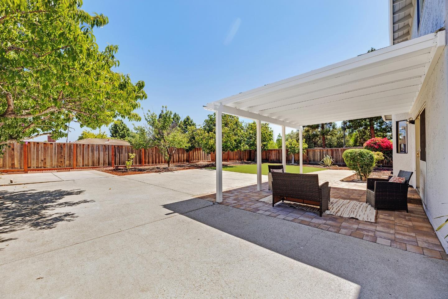 674 Canterbury PL