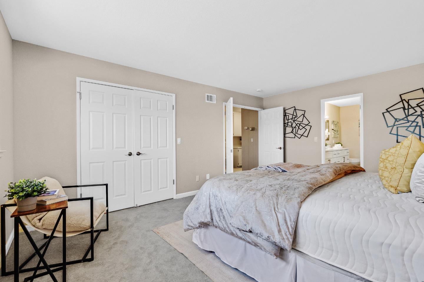 674 Canterbury PL