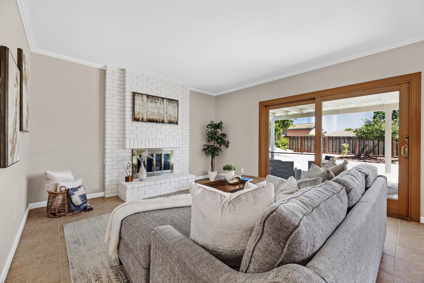 674 Canterbury PL