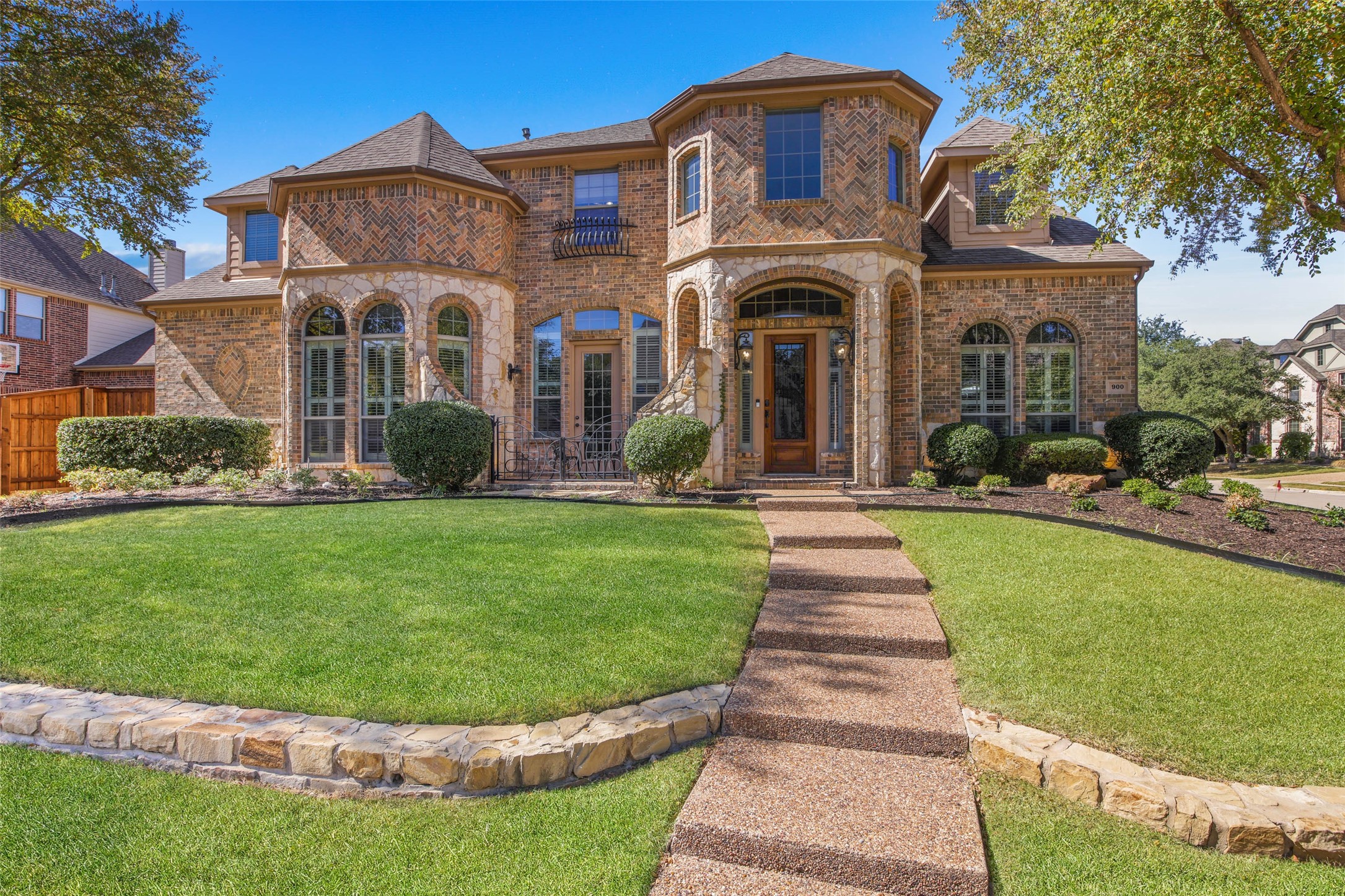 900 Sandy Trail