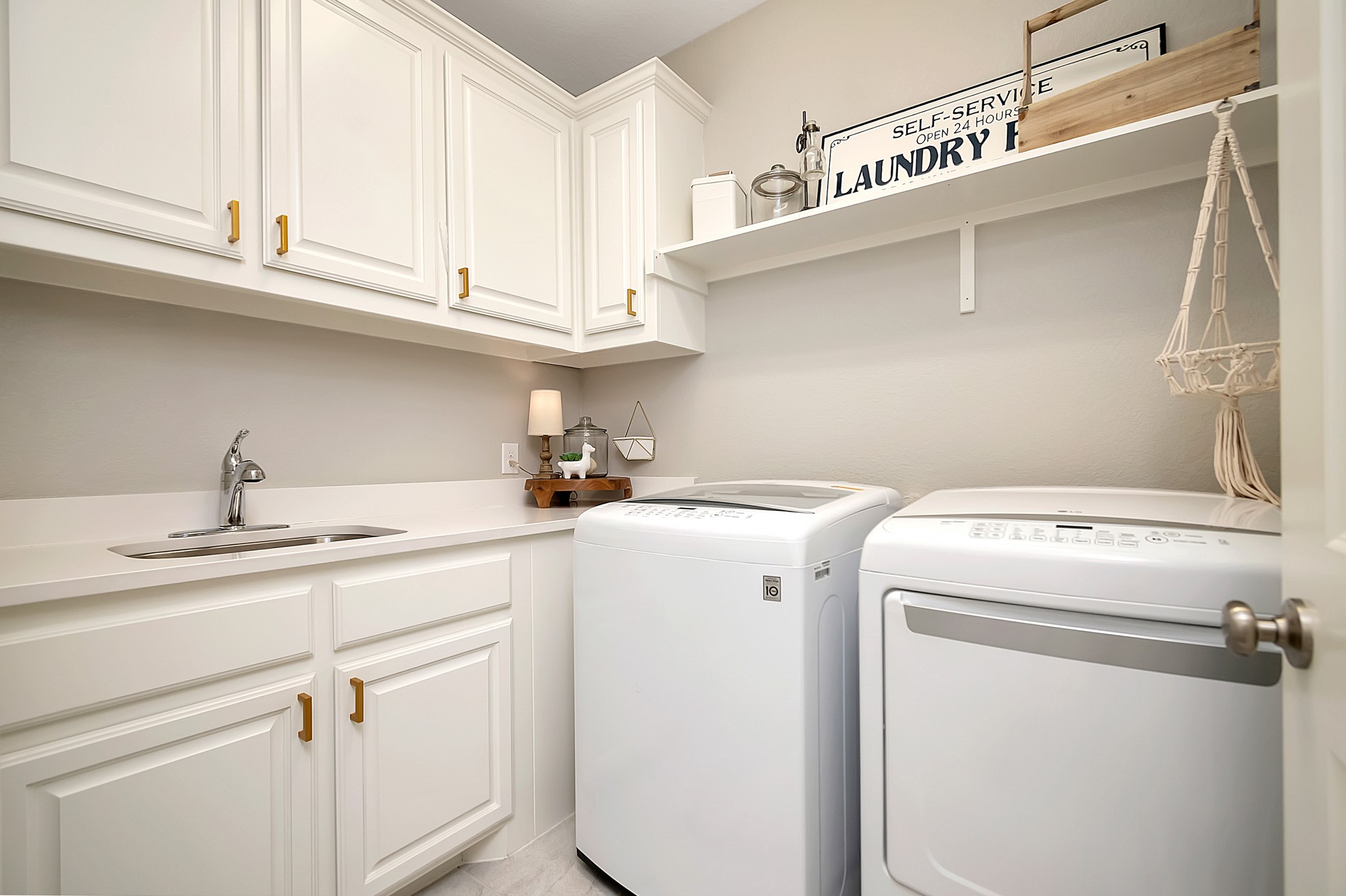 938 Lake Hills Trail