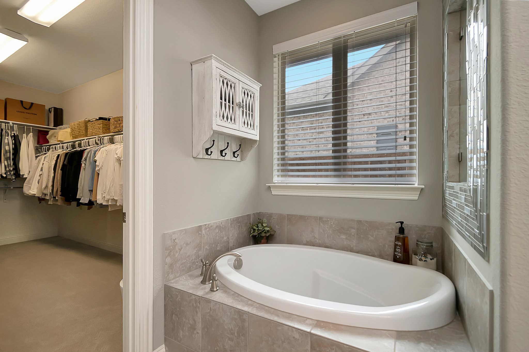 938 Lake Hills Trail