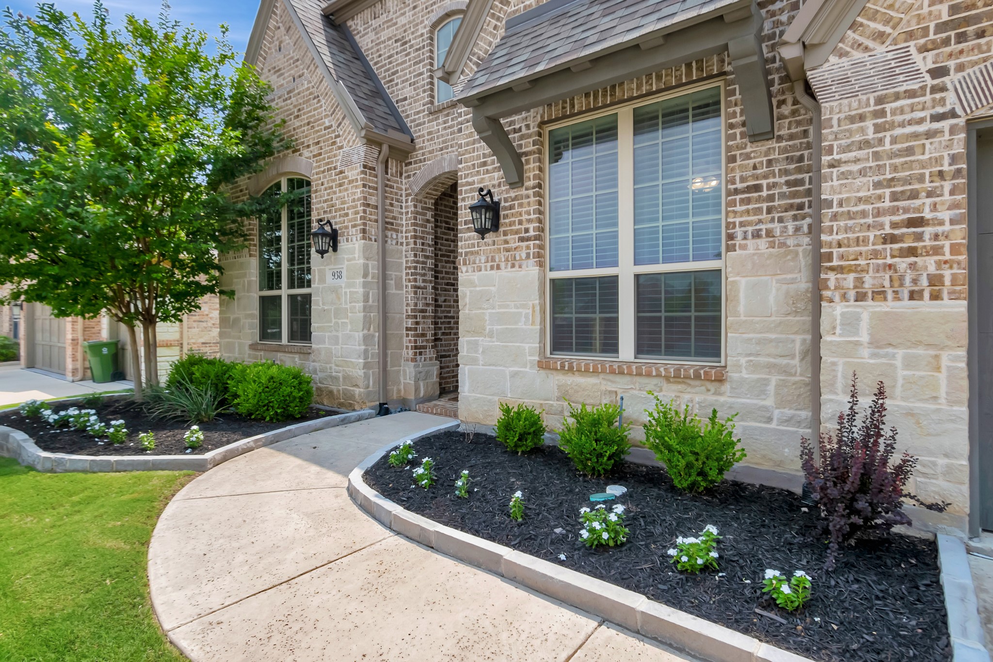 938 Lake Hills Trail