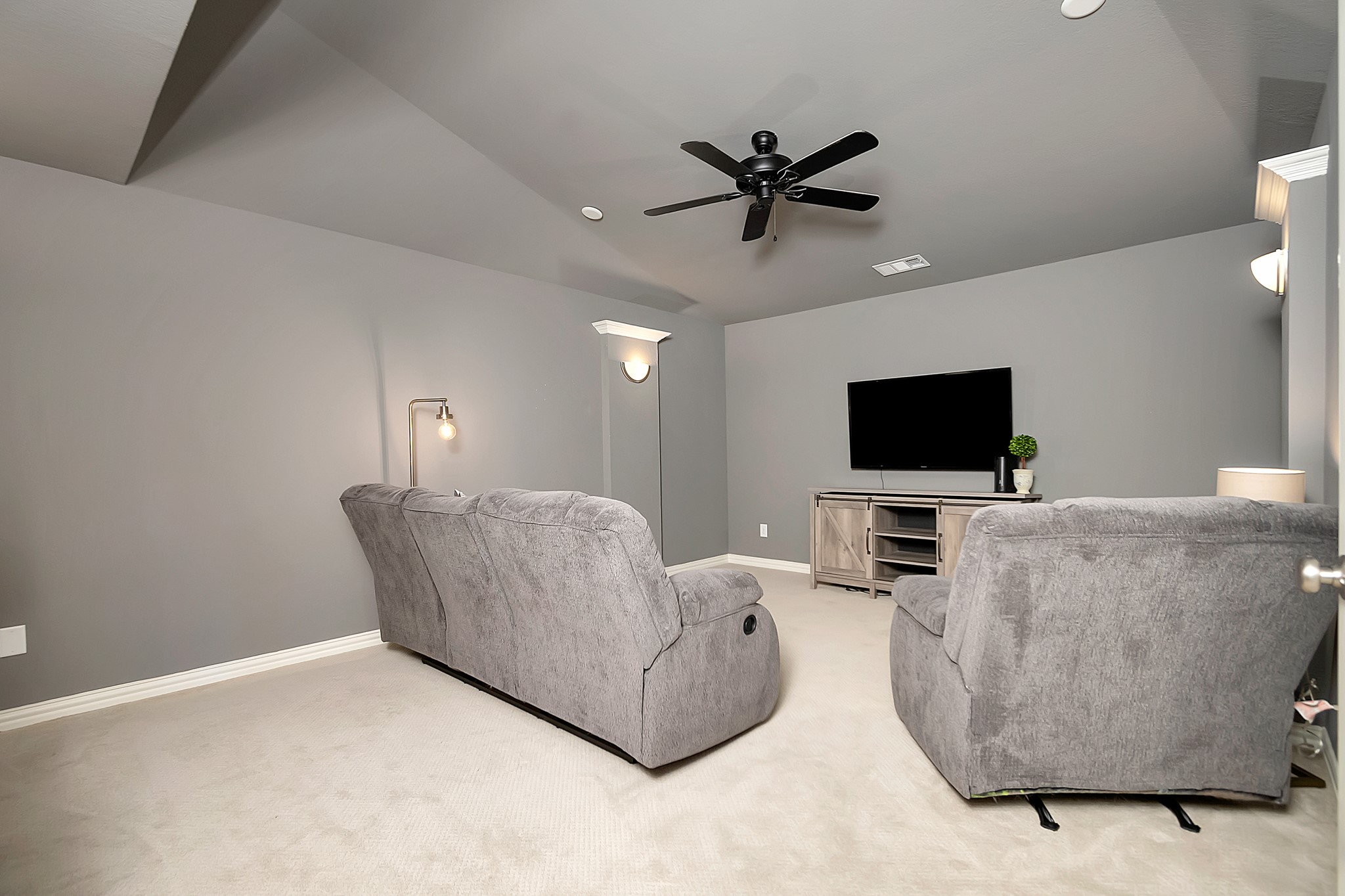 938 Lake Hills Trail