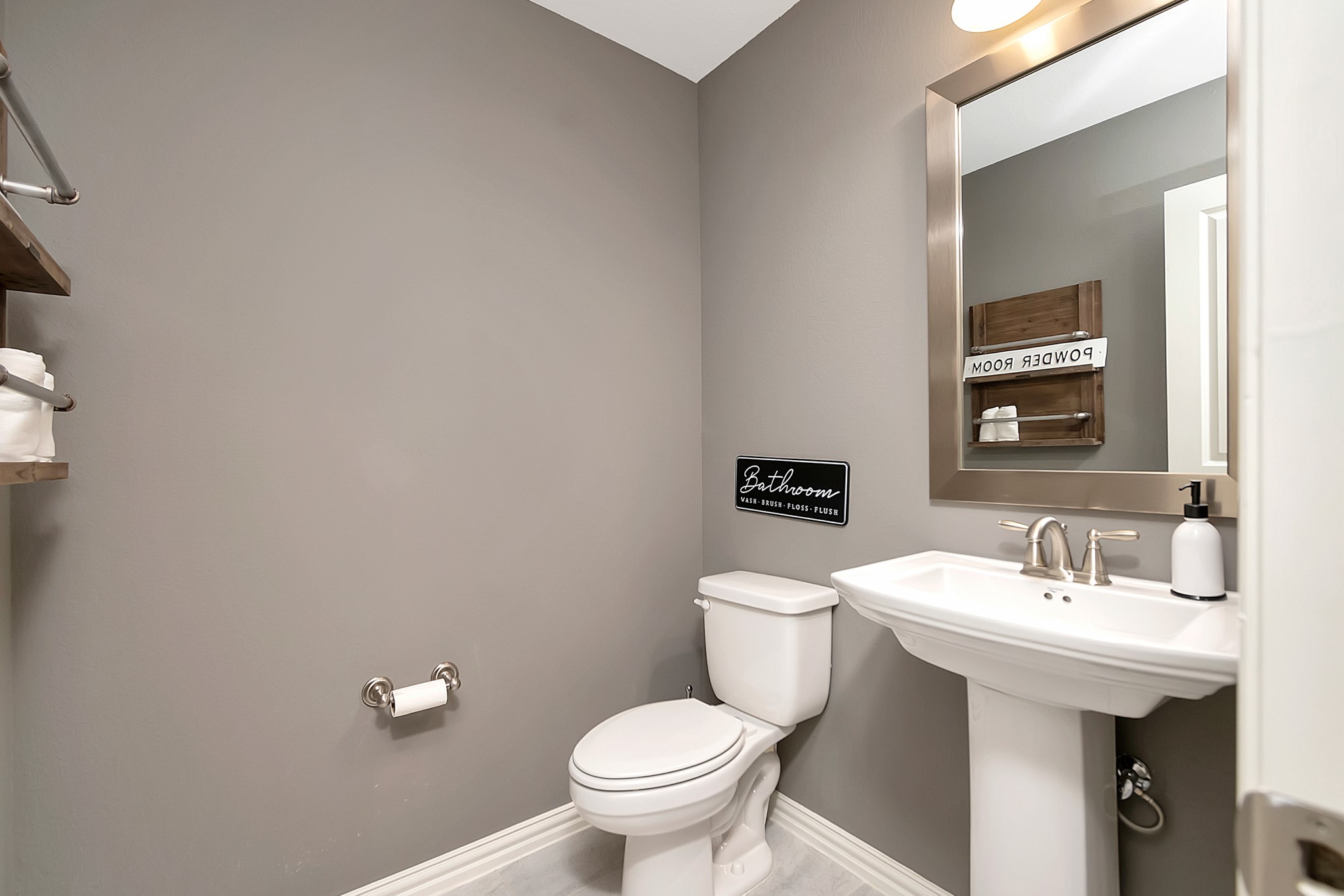 938 Lake Hills Trail